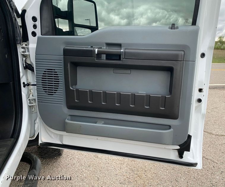 image for item DL7107 2012 Ford F550 Super Duty  SuperCab flatbed truck