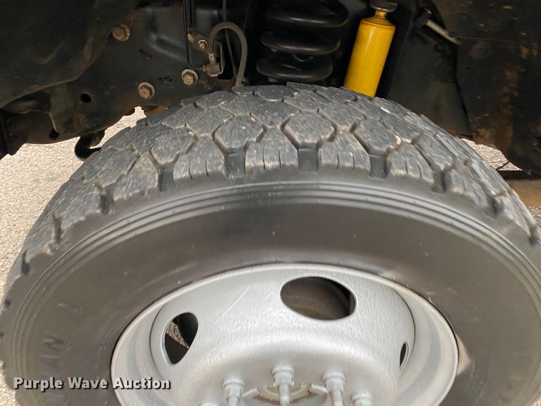 image for item DL7107 2012 Ford F550 Super Duty  SuperCab flatbed truck