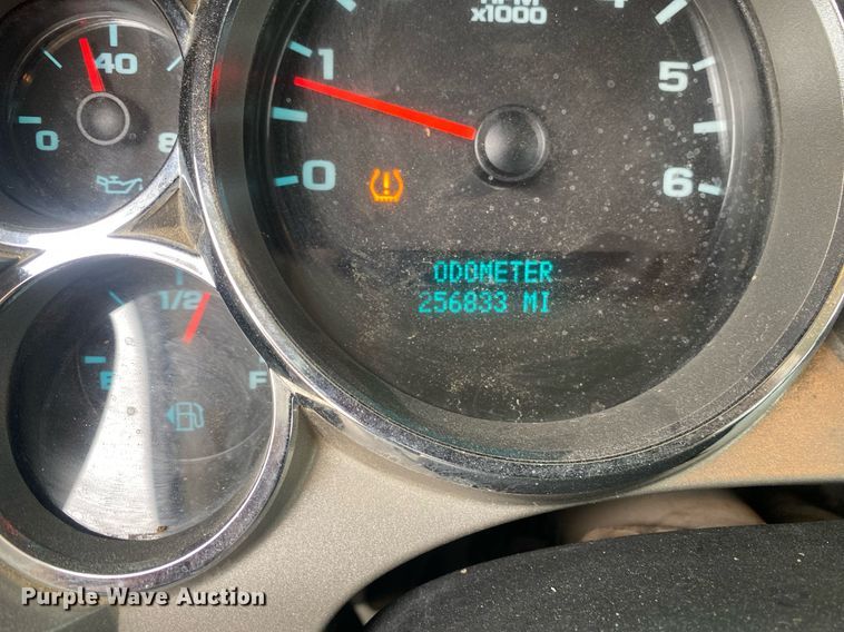 image for item DL7124 2012  Chevrolet Silverado 2500HD  Crew Cab pickup truck