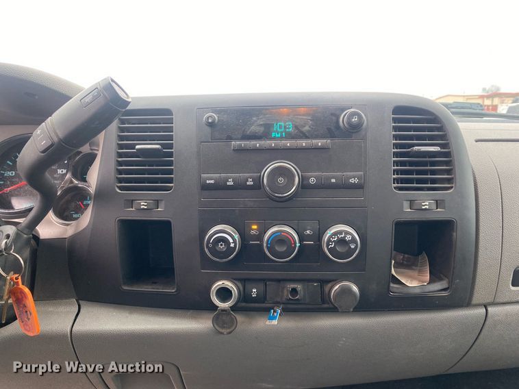 image for item DL7124 2012  Chevrolet Silverado 2500HD  Crew Cab pickup truck