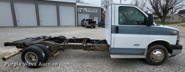 image for item DO3592 2012 Chevrolet Express G4500  van cab and chassis