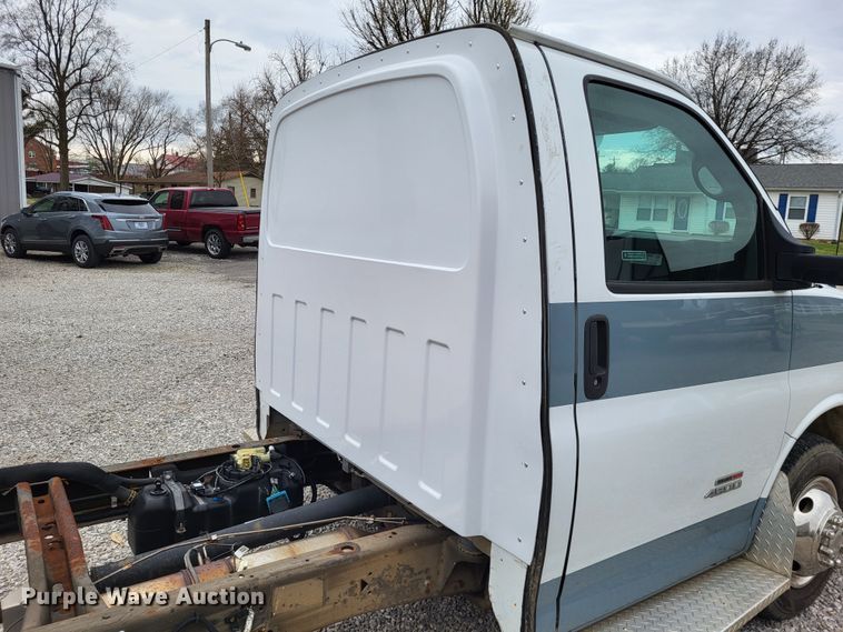 image for item DO3592 2012 Chevrolet Express G4500  van cab and chassis