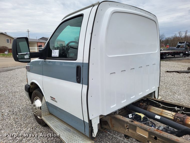 image for item DO3592 2012 Chevrolet Express G4500  van cab and chassis