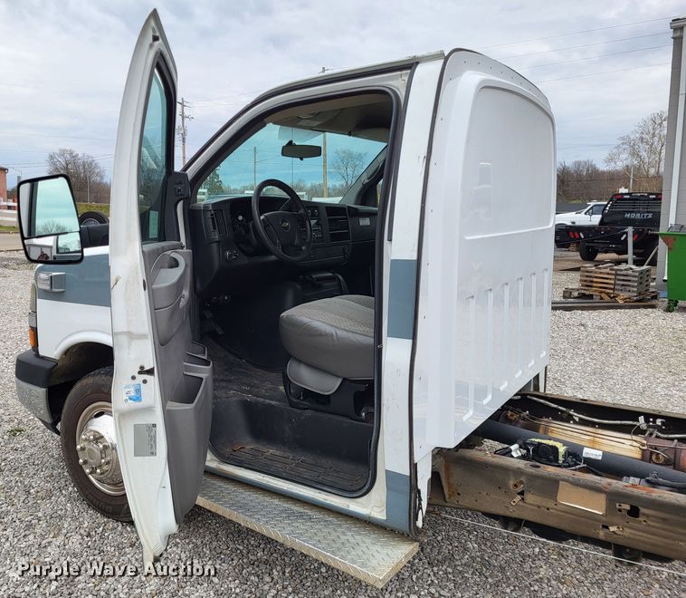 image for item DO3592 2012 Chevrolet Express G4500  van cab and chassis
