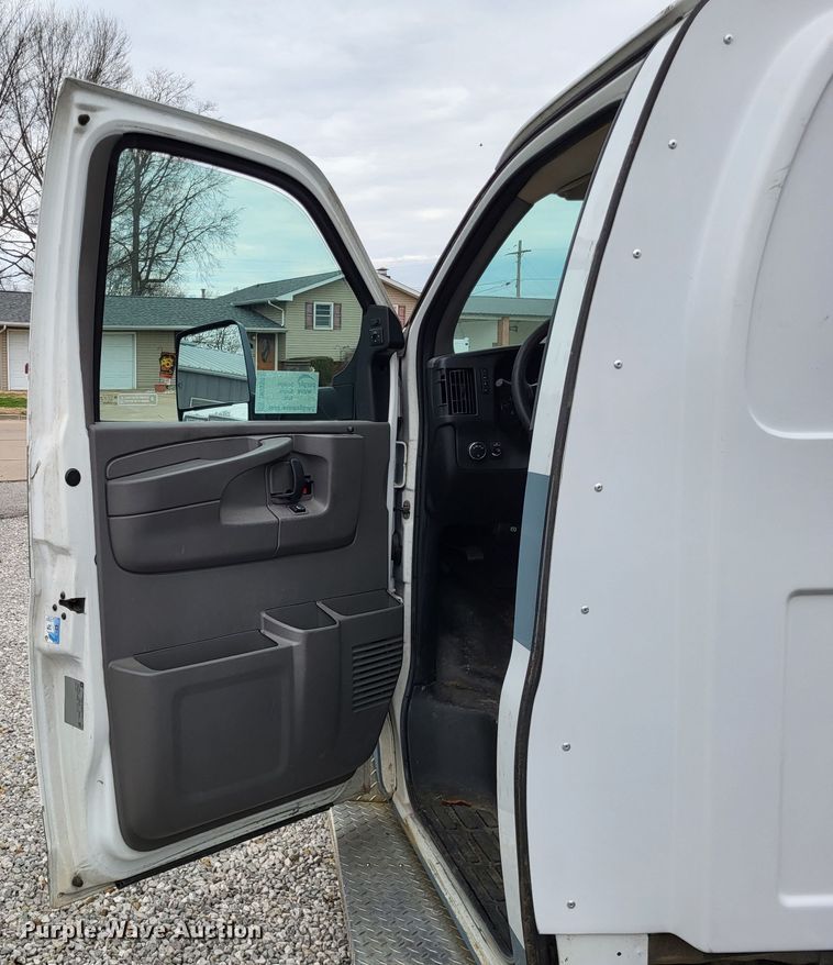 image for item DO3592 2012 Chevrolet Express G4500  van cab and chassis