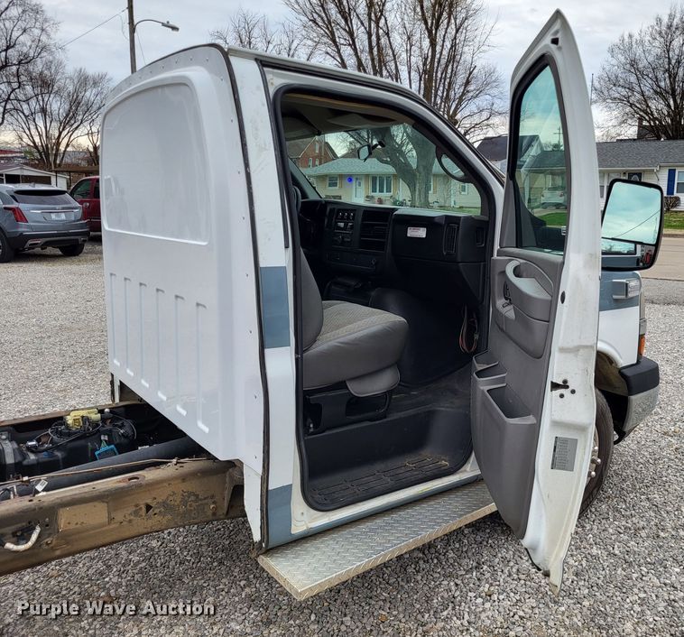 image for item DO3592 2012 Chevrolet Express G4500  van cab and chassis