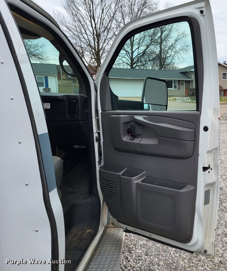 image for item DO3592 2012 Chevrolet Express G4500  van cab and chassis