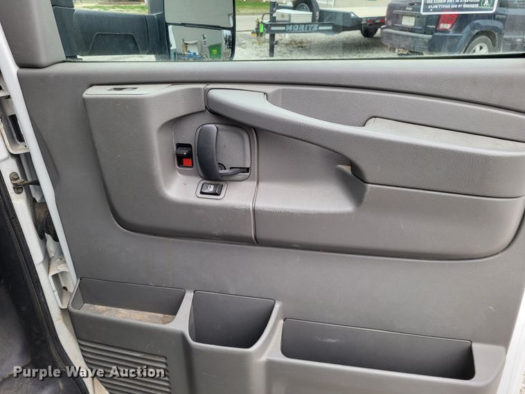 image for item DO3592 2012 Chevrolet Express G4500  van cab and chassis