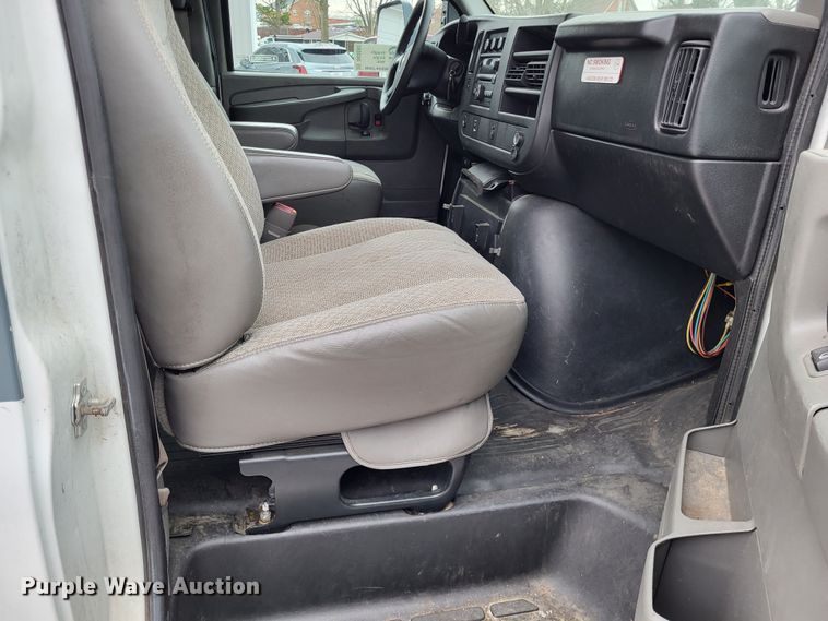 image for item DO3592 2012 Chevrolet Express G4500  van cab and chassis