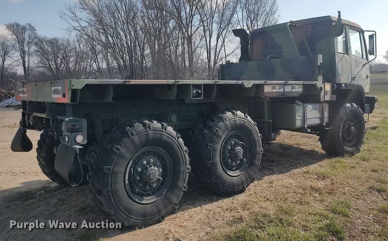 image for item DO3887 2002 Stewart & Stevenson M1083A1  flatbed truck