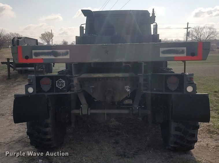 image for item DO3887 2002 Stewart & Stevenson M1083A1  flatbed truck