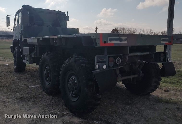 image for item DO3887 2002 Stewart & Stevenson M1083A1  flatbed truck