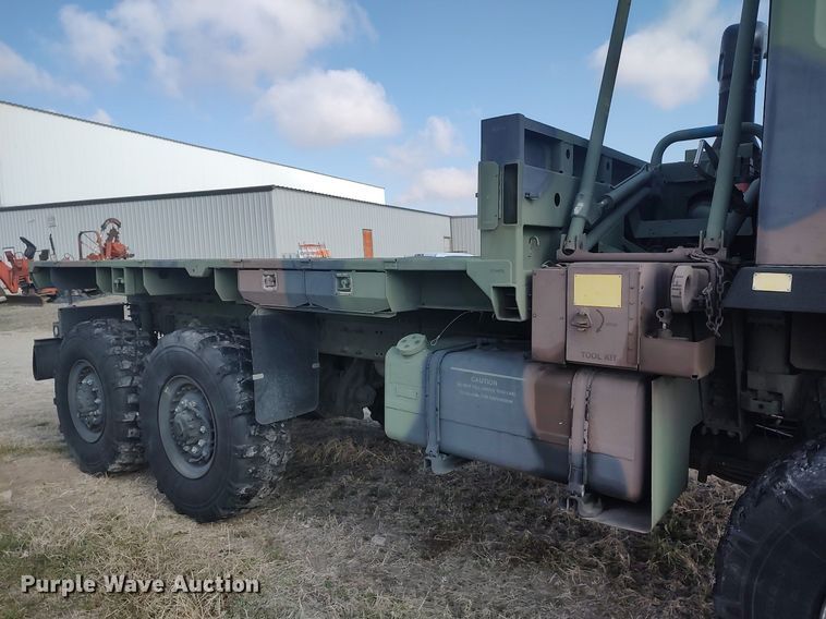 image for item DO3887 2002 Stewart & Stevenson M1083A1  flatbed truck