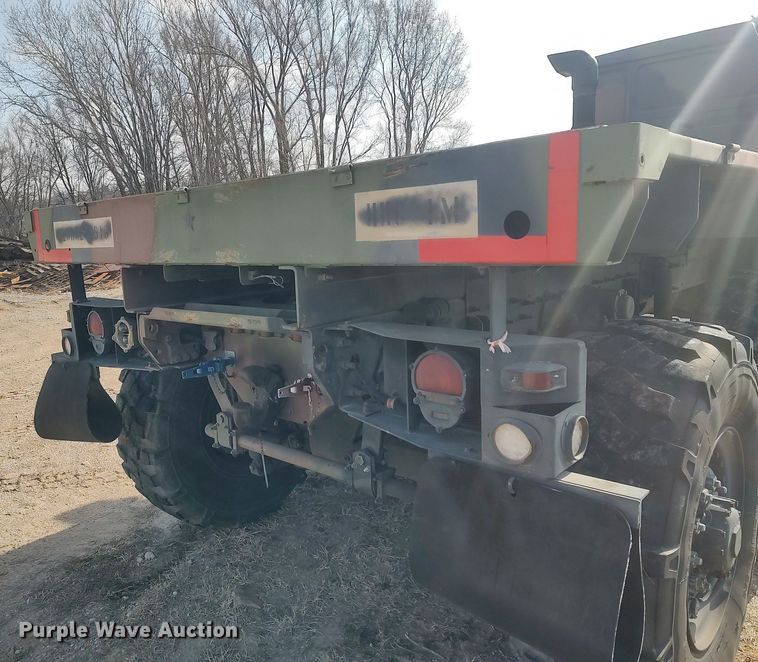 image for item DO3887 2002 Stewart & Stevenson M1083A1  flatbed truck