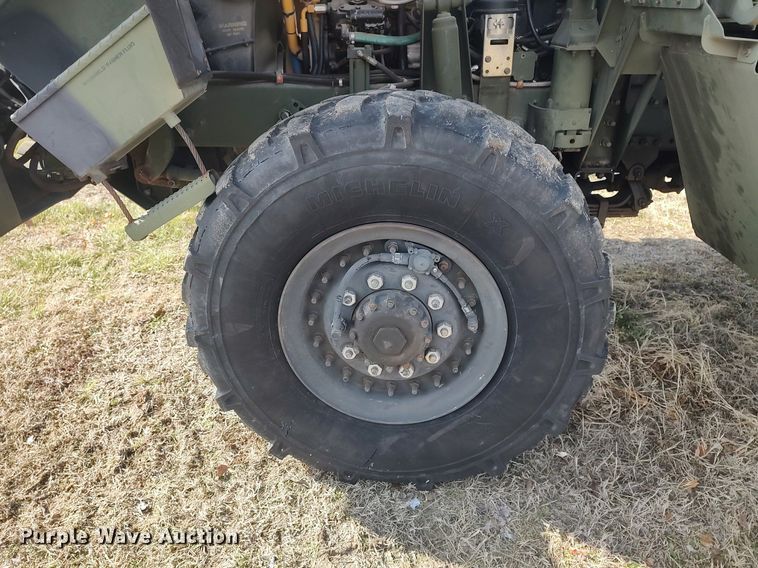 image for item DO3887 2002 Stewart & Stevenson M1083A1  flatbed truck