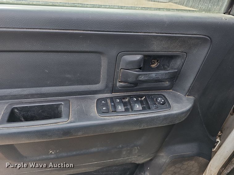 image for item DO4256 2011 Dodge Ram 2500HD  Crew Cab pickup truck