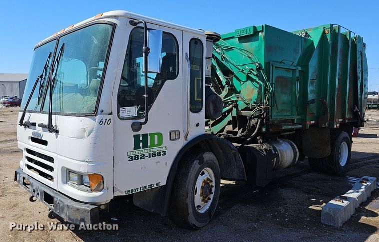 image for item DO4266 2002 Freightliner Condor  refuse truck