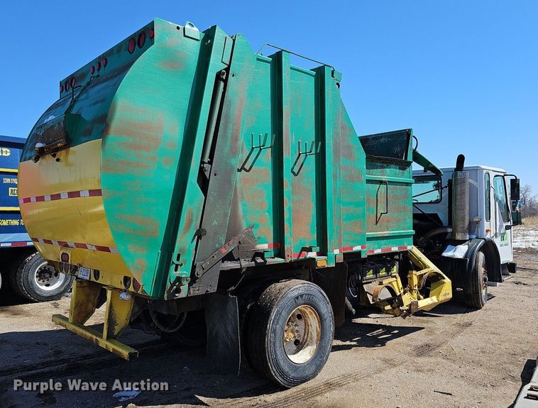 image for item DO4266 2002 Freightliner Condor  refuse truck