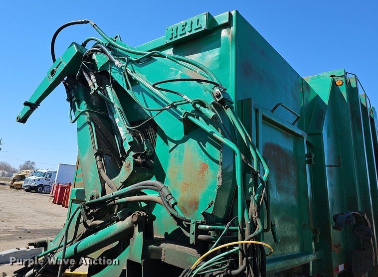 image for item DO4266 2002 Freightliner Condor  refuse truck