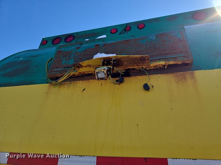 image for item DO4266 2002 Freightliner Condor  refuse truck