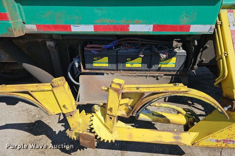 image for item DO4266 2002 Freightliner Condor  refuse truck