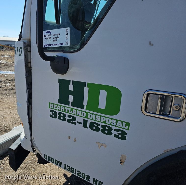 image for item DO4266 2002 Freightliner Condor  refuse truck