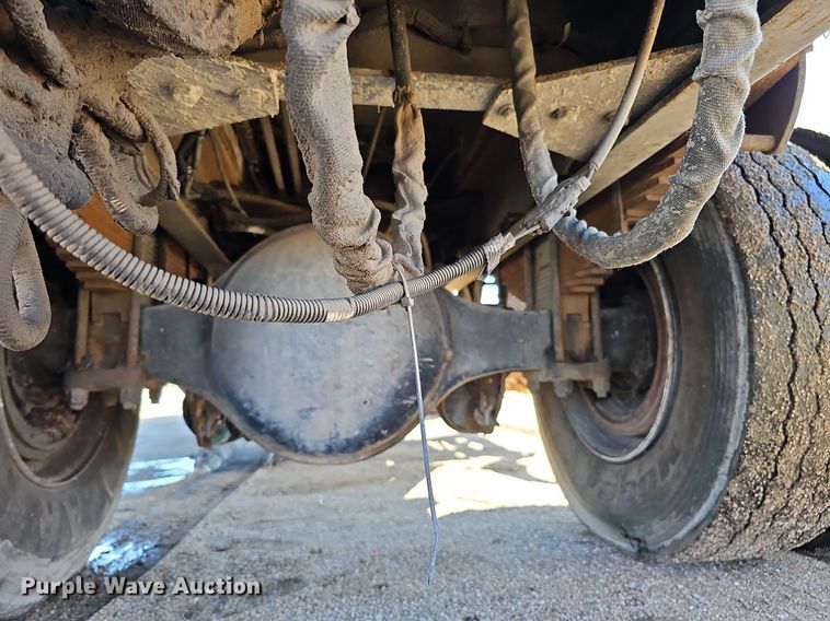 image for item DO4266 2002 Freightliner Condor  refuse truck