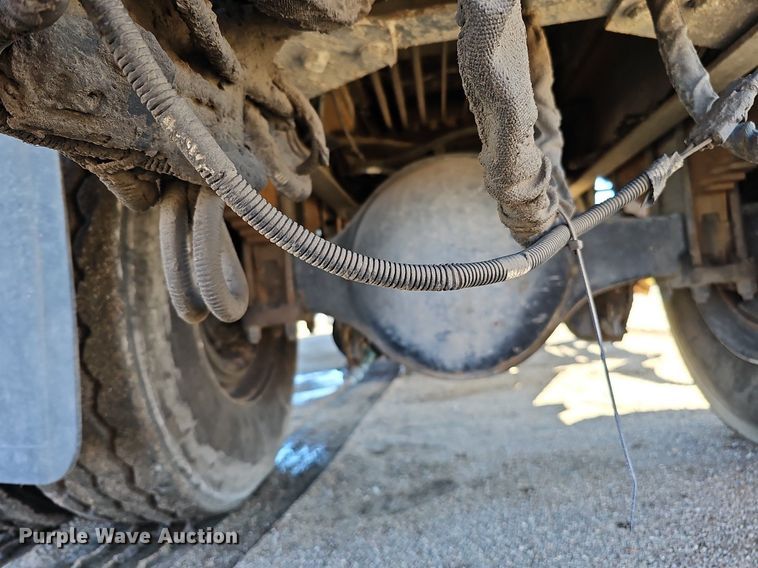 image for item DO4266 2002 Freightliner Condor  refuse truck