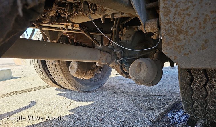 image for item DO4266 2002 Freightliner Condor  refuse truck