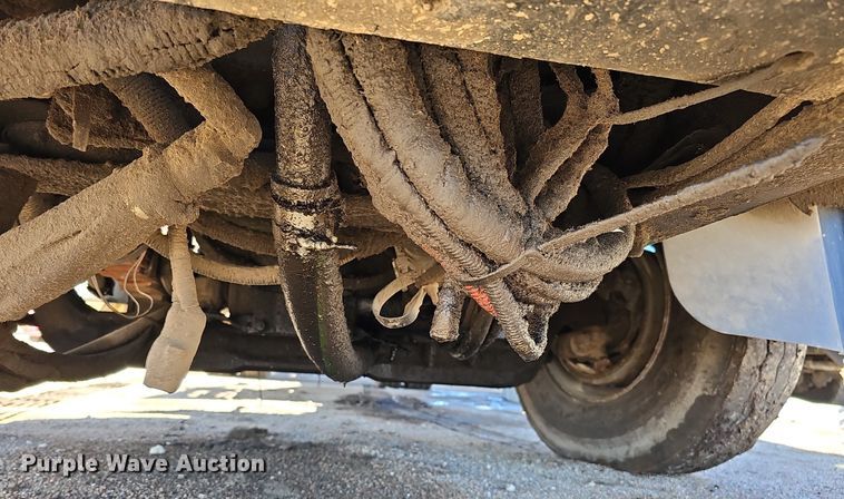 image for item DO4266 2002 Freightliner Condor  refuse truck