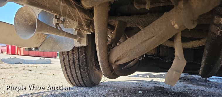 image for item DO4266 2002 Freightliner Condor  refuse truck