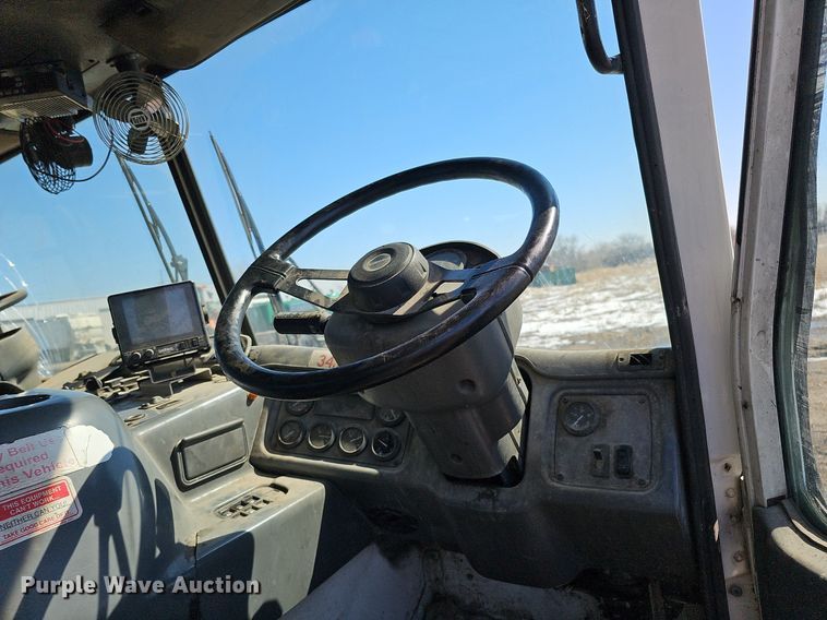 image for item DO4266 2002 Freightliner Condor  refuse truck