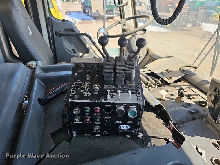 image for item DO4266 2002 Freightliner Condor  refuse truck