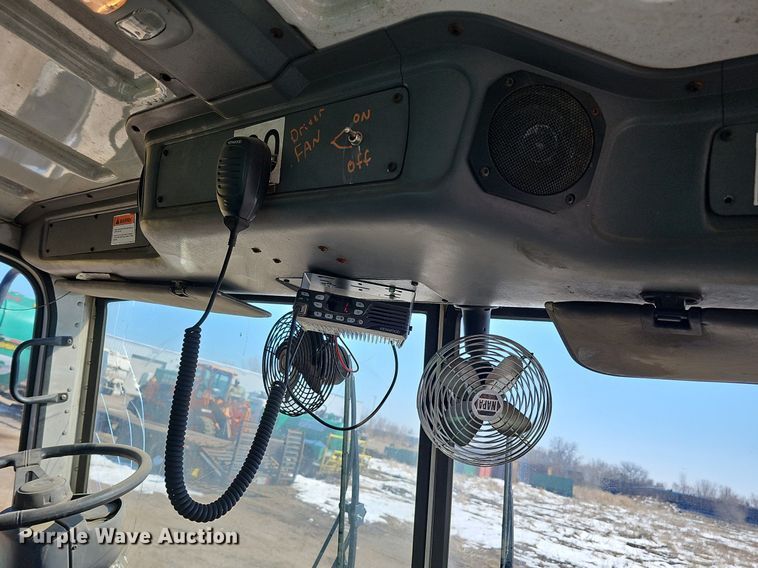 image for item DO4266 2002 Freightliner Condor  refuse truck