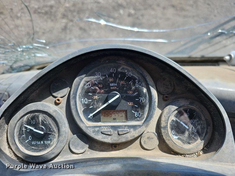 image for item DO4266 2002 Freightliner Condor  refuse truck