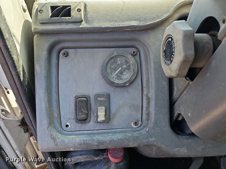 image for item DO4266 2002 Freightliner Condor  refuse truck