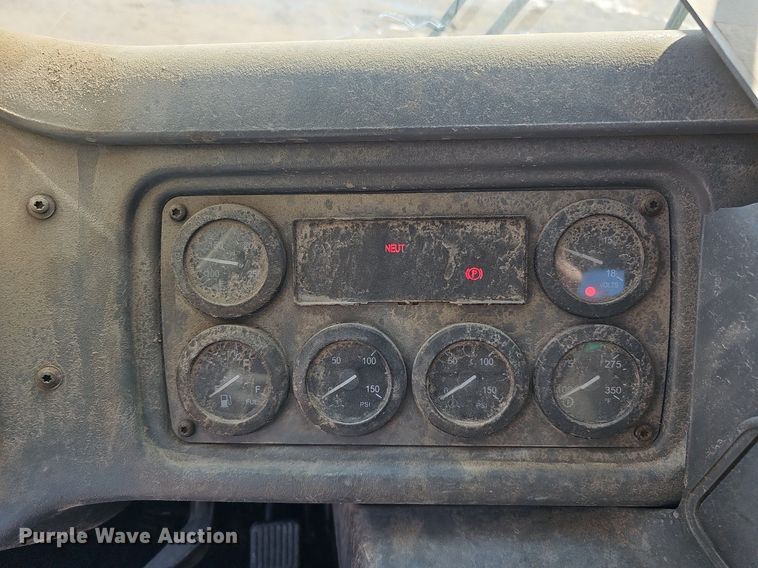 image for item DO4266 2002 Freightliner Condor  refuse truck