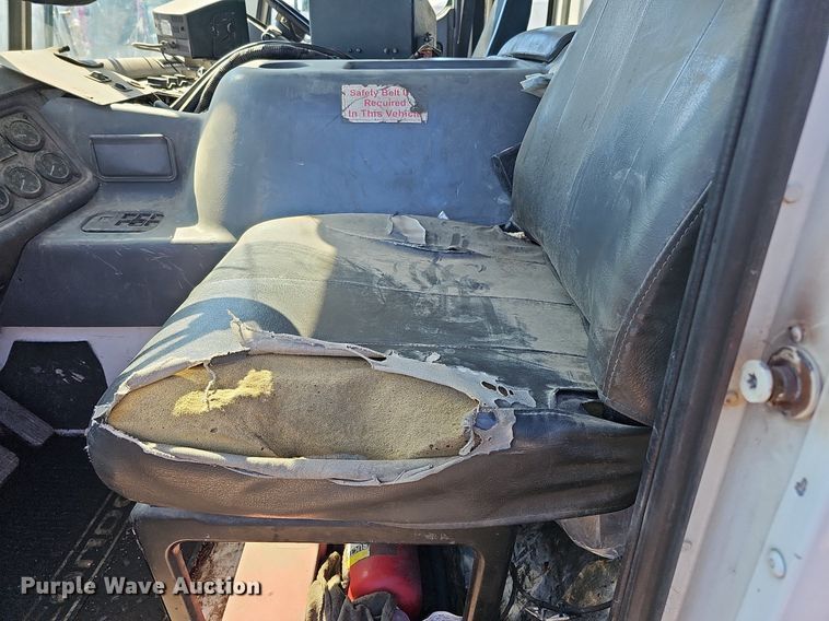 image for item DO4266 2002 Freightliner Condor  refuse truck