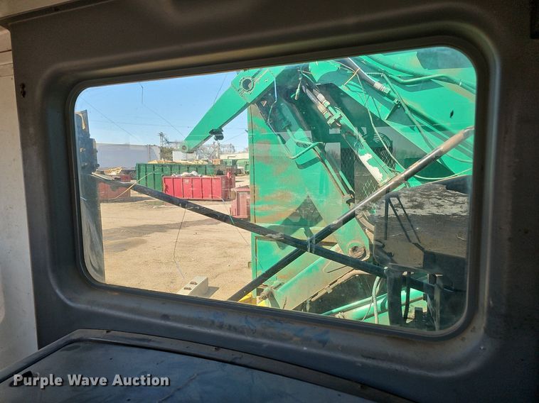 image for item DO4266 2002 Freightliner Condor  refuse truck