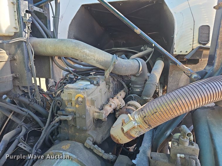 image for item DO4266 2002 Freightliner Condor  refuse truck