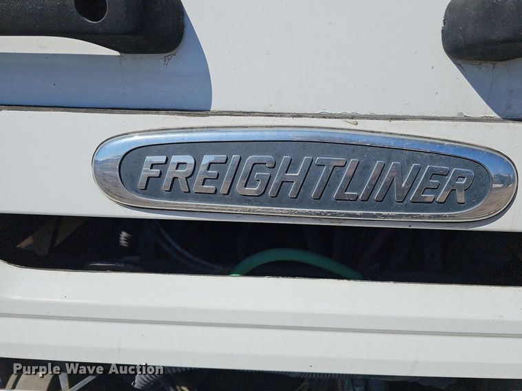 image for item DO4266 2002 Freightliner Condor  refuse truck