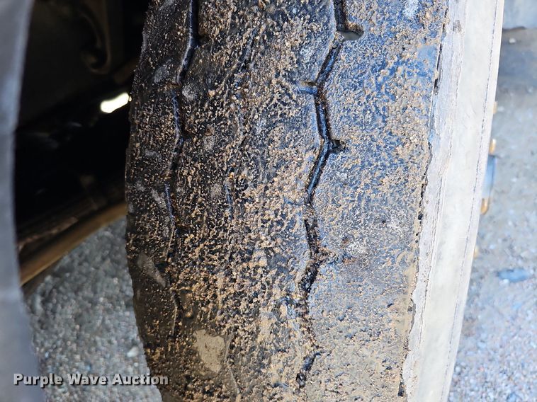 image for item DO4266 2002 Freightliner Condor  refuse truck