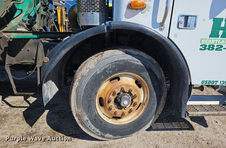 image for item DO4266 2002 Freightliner Condor  refuse truck