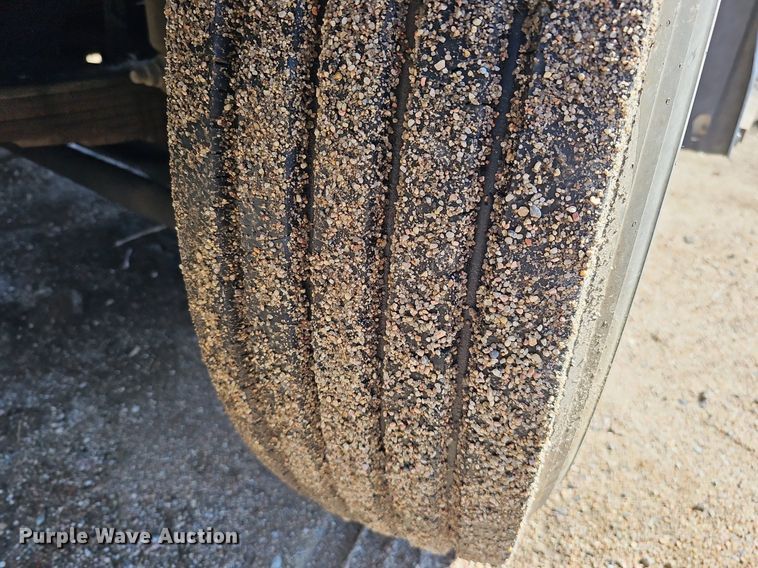 image for item DO4266 2002 Freightliner Condor  refuse truck