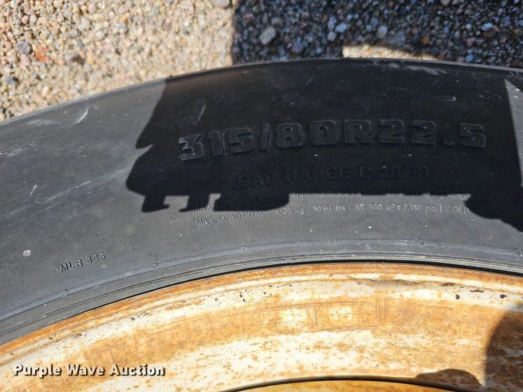 image for item DO4266 2002 Freightliner Condor  refuse truck