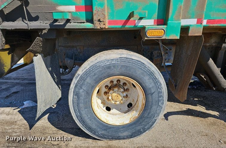 image for item DO4266 2002 Freightliner Condor  refuse truck