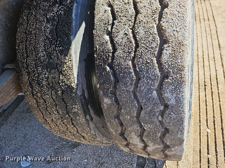 image for item DO4266 2002 Freightliner Condor  refuse truck