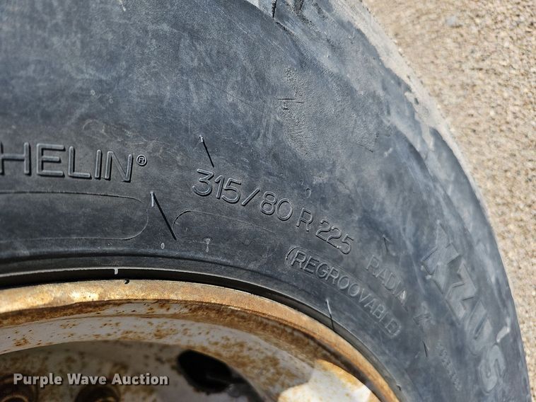 image for item DO4266 2002 Freightliner Condor  refuse truck