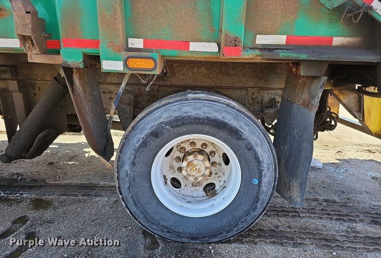 image for item DO4266 2002 Freightliner Condor  refuse truck