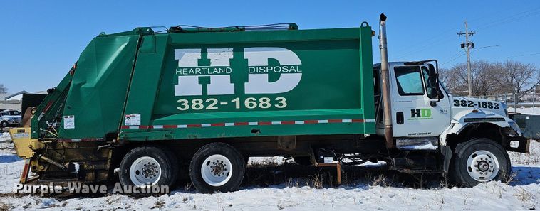 image for item DO4267 2007 International 7400  refuse truck